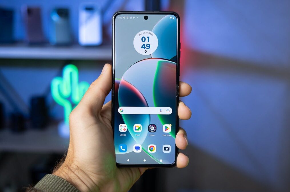 cropped-Save-300-on-the-Motorola-Razr-2023-and-start-living-the-foldable-lifestyle-on-the-cheap-today.jpg